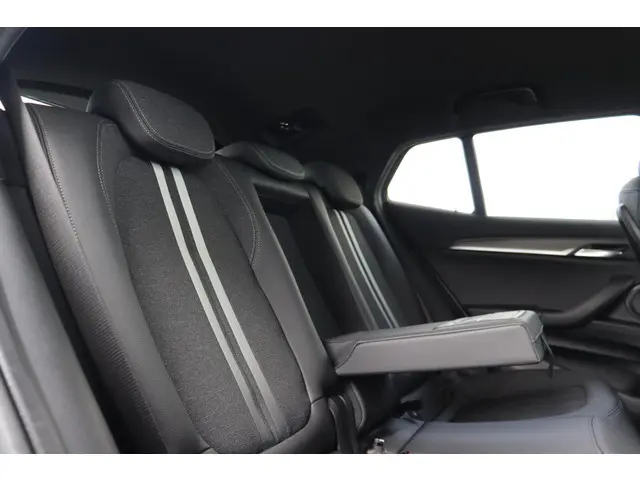 BMW X2 xDrive25e 2021 Hybride Benzine 12