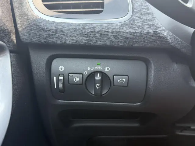 Volvo V40 2.0 T2 Nordic+ 2018 Benzine 31