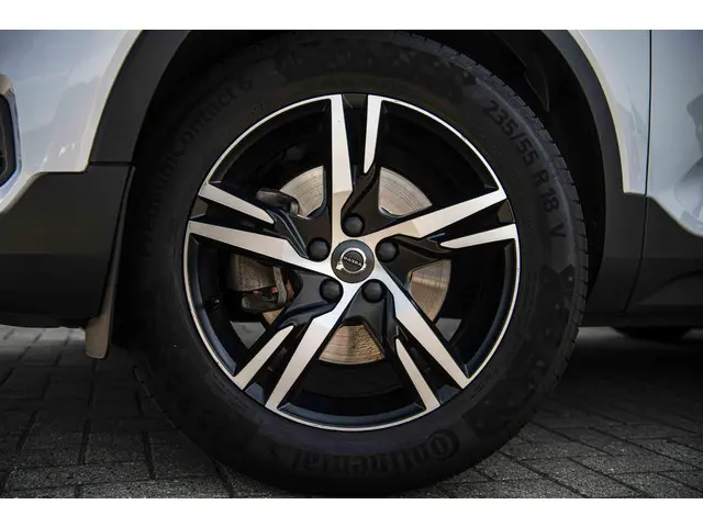 Volvo XC40 T4 190pk Geartronic R-Design 2019 Benzine 32