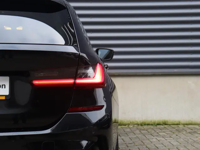 BMW 3 Serie Touring 330e 2021 Hybride Benzine 38