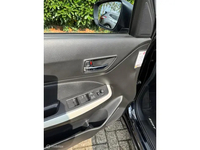 Suzuki Swift 1.0 Stijl Automaat km 81000 2018 Benzine 12