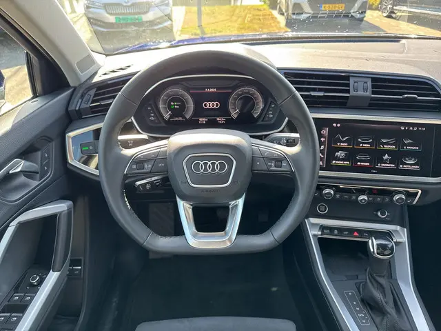 Audi Q3 45 TFSI e S edition 2024 Hybride Benzine 11