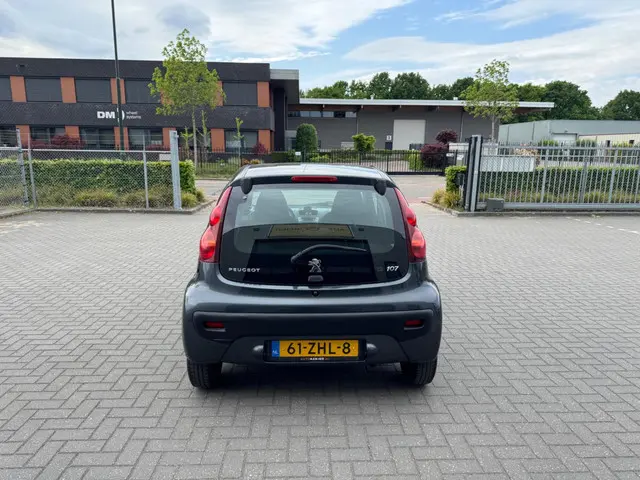 Peugeot 107 1.0 Active 2012 Benzine 6