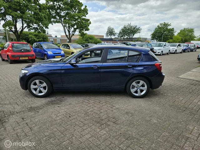 BMW 1 Serie 116i Business 2012 Benzine 4
