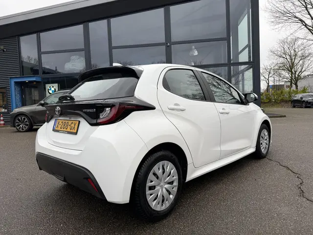 Toyota Yaris 1.5 Hybrid Active 2022 Hybride Benzine 6