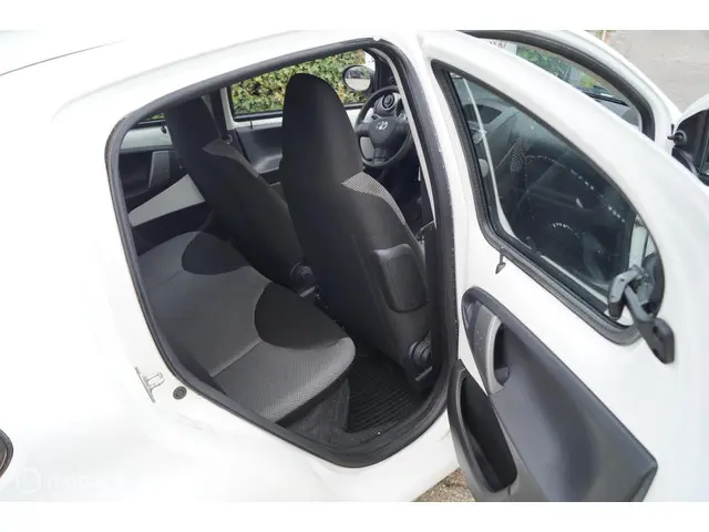 Toyota Aygo 1.0 VVT-i Comfort met Airco 2013 Benzine 11