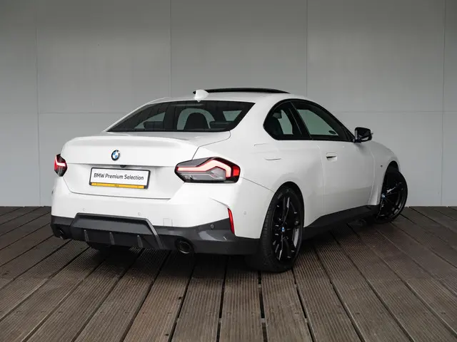 BMW 2 Serie Coupé 220i 2022 Benzine 2