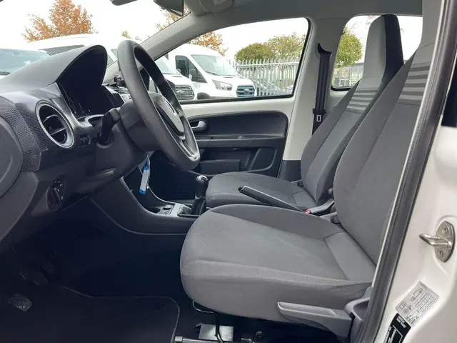 Volkswagen up! 1.0 BMT move up! 2019 Benzine 15