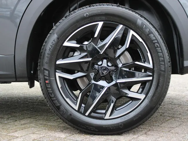 Peugeot 5008 1.2 Hybrid 136 Allure 2025 Hybride Benzine 13