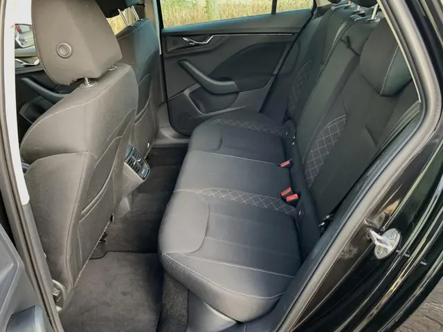 Škoda Kamiq 1.0 TSI Business Edition 2023 Benzine 16