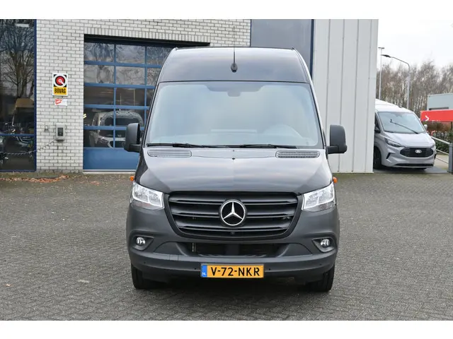 Mercedes-Benz Sprinter 2