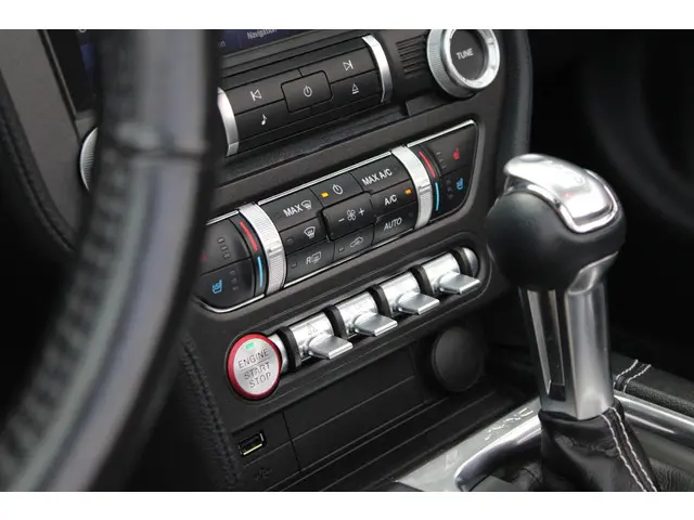 Ford Mustang Convertible 5.0 V8 GT 2022 Benzine 24