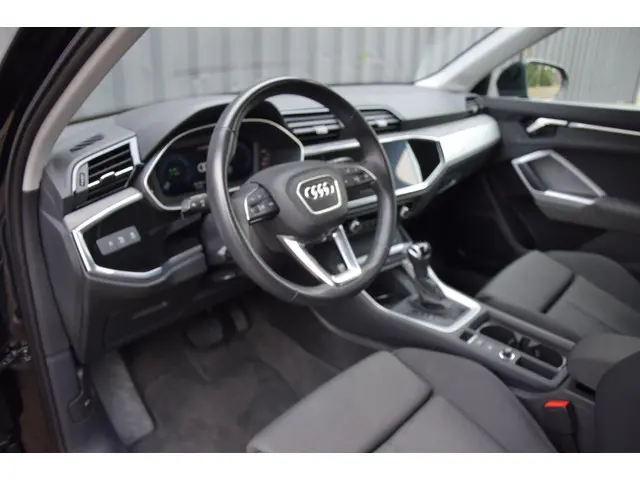 Audi Q3 45 TFSI e edition 2022 Hybride Benzine 6