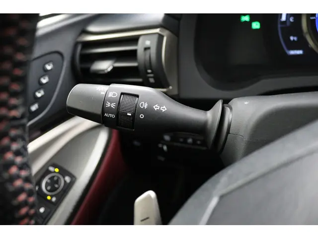 Lexus RC 300h F Sport Line 2016 Hybride Benzine 28