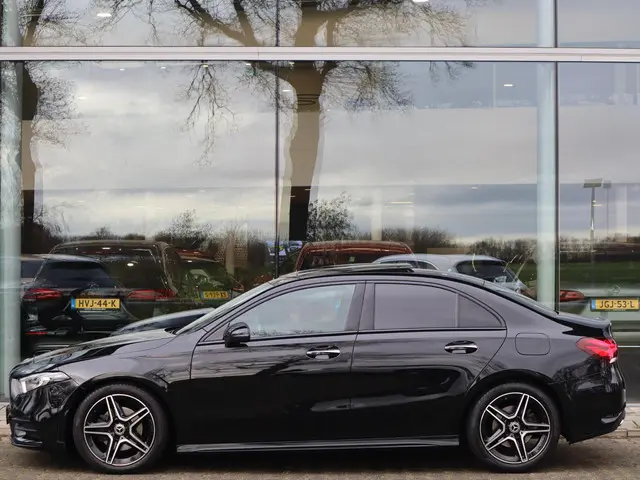 Mercedes-Benz A-Klasse 200 AMG Line 2022 Benzine 4