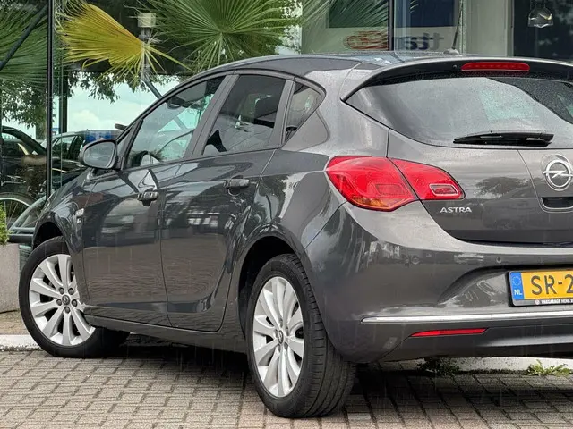 Opel Astra 1.4 Turbo Sport 2012 Leder/stof 2012 Benzine 8