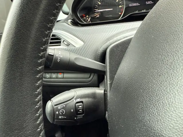 Peugeot 2008 1.2 PureTech Blue Lion 2017 Benzine 37