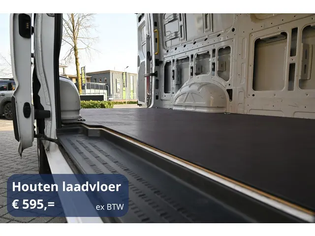 Volkswagen Crafter 2.0 TDI L3H3 2023 Diesel 4