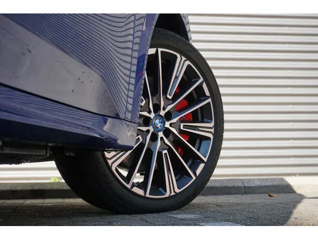 BMW iX2 xDrive30 2025 Elektrisch 23