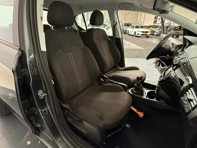 Opel Corsa 1.4 Online Edition 2017 Benzine 26