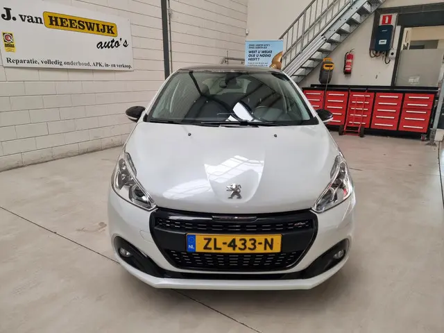 Peugeot 208 1.2 PureTech GT-Line 2019 Benzine 16