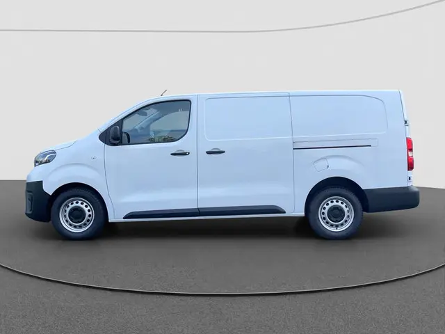 Toyota ProAce Worker 1.5 D-4D Live Long 2023 Diesel 2