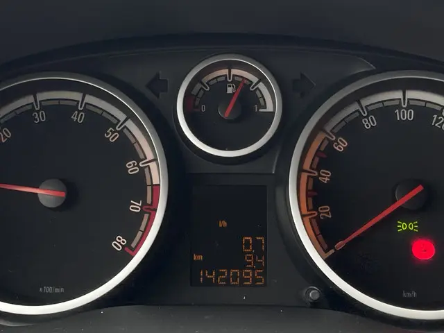 Opel Corsa 1.4-16V Cosmo 2012 Benzine 23