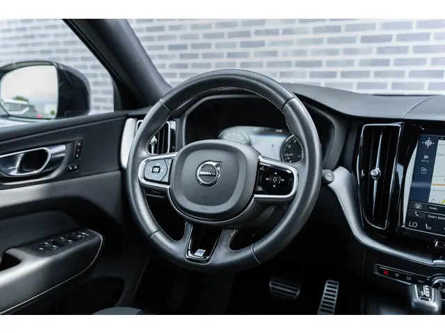 Volvo XC60 T4 Aut. R-Design 2020 Benzine 27