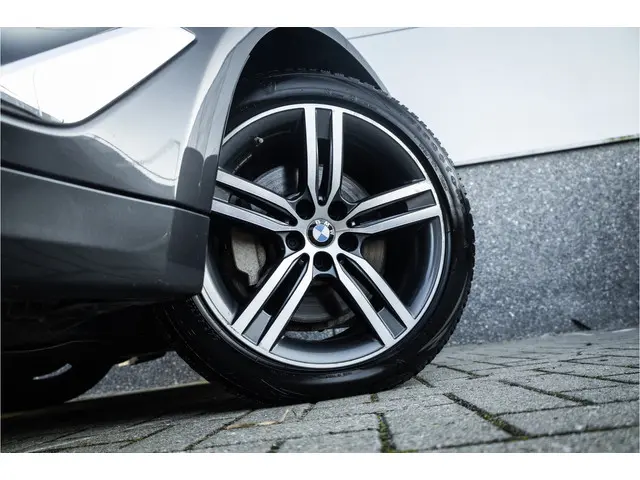 BMW 5 Serie Touring 530e 2021 Hybride Benzine 38