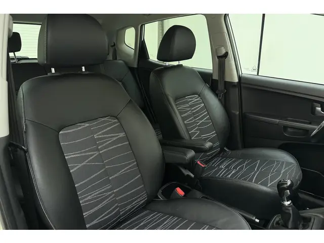Kia Venga 1.4 CVVT DynamicPLusLine 2015 Benzine 14