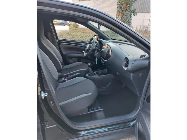 Toyota Aygo X 1.0 VVT-i MT Pulse Play 2025 Benzine 12