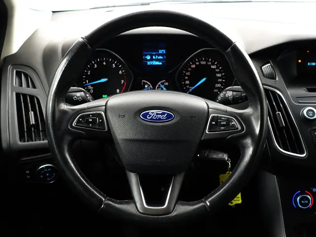 Ford Focus Wagon 1.0 Titanium Edition- 2015 Benzine 12
