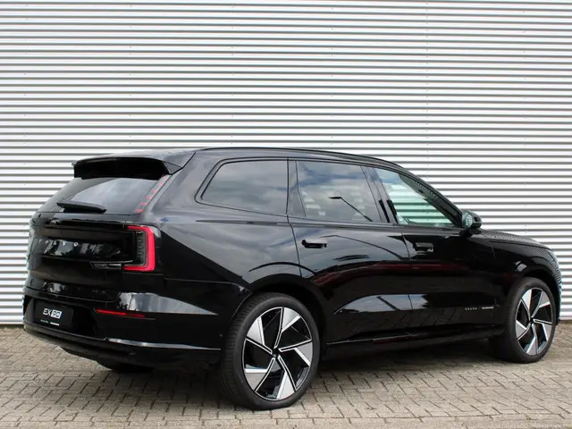 Volvo EX90 2