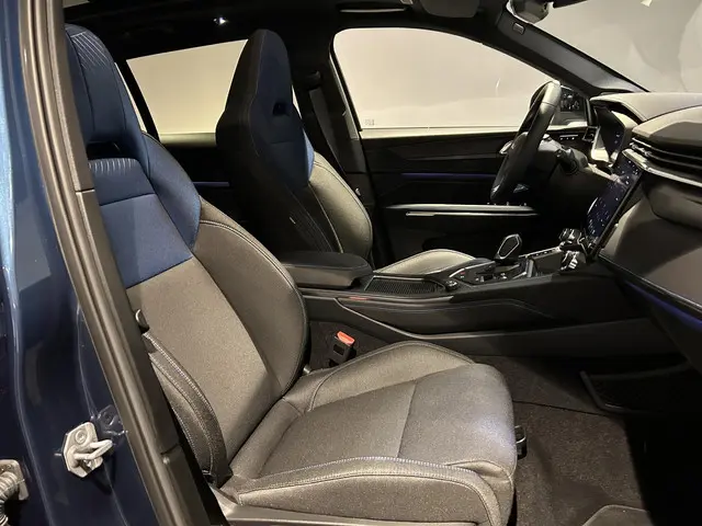 Lynk & Co 01 1.5 2024 Hybride Benzine 31