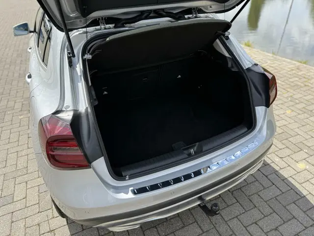 Mercedes-Benz GLA 200 Prestige 2016 Benzine 35