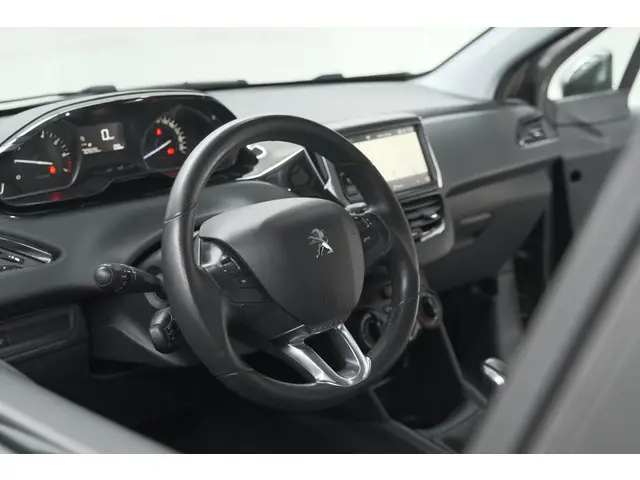 Peugeot 208 PureTech 82 Signature 2018 Benzine 61