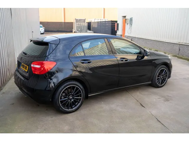Mercedes-Benz A-Klasse 180 Prestige 2015 Benzine 4