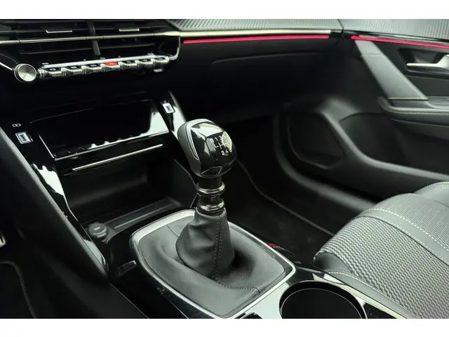 Peugeot 208 1.2 PureTech 100 GT 2024 Benzine 32