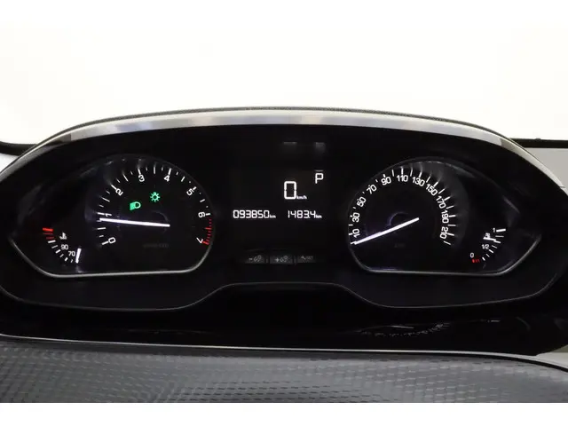 Peugeot 2008 1.2 PureTech Signature 2019 Benzine 25