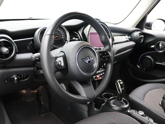 MINI 5-Deurs Cooper 2023 Benzine 10