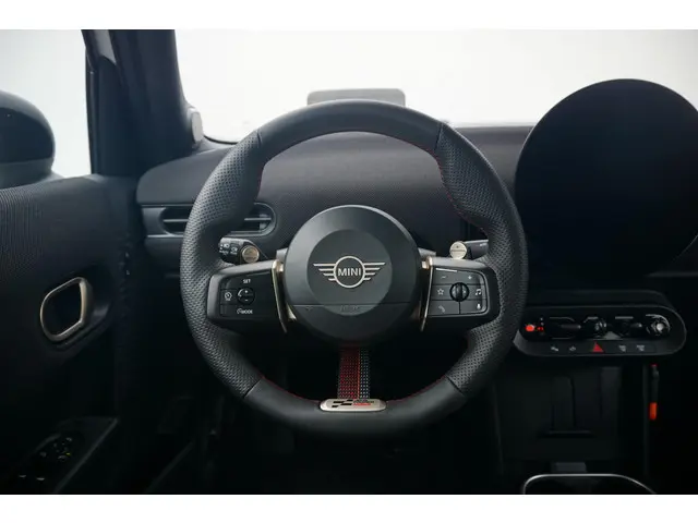 MINI 5-Deurs Cooper 2025 Benzine 12