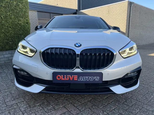 BMW 1 Serie 118i Sport Line 2020 Benzine 3
