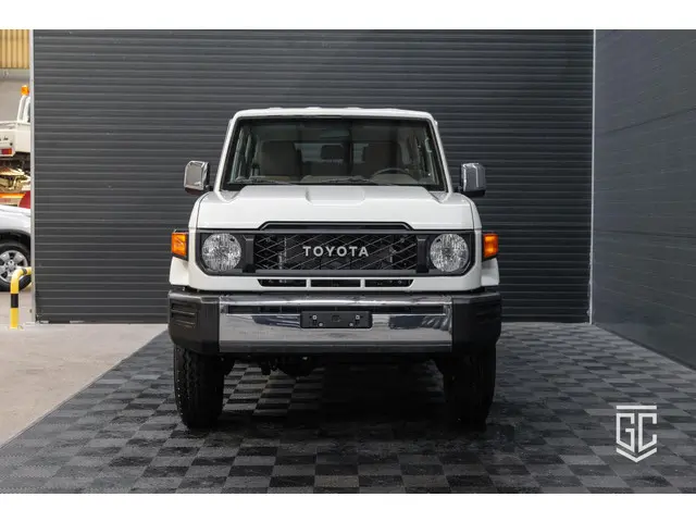 Toyota Land Cruiser GRJ76 E 2024 Benzine 2