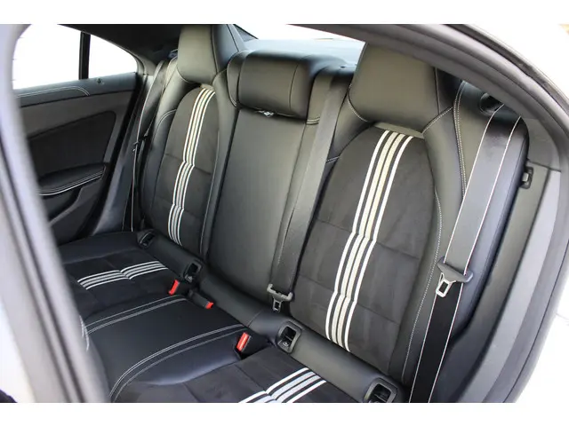 Mercedes-Benz CLA 180 AMG 2018 Benzine 3