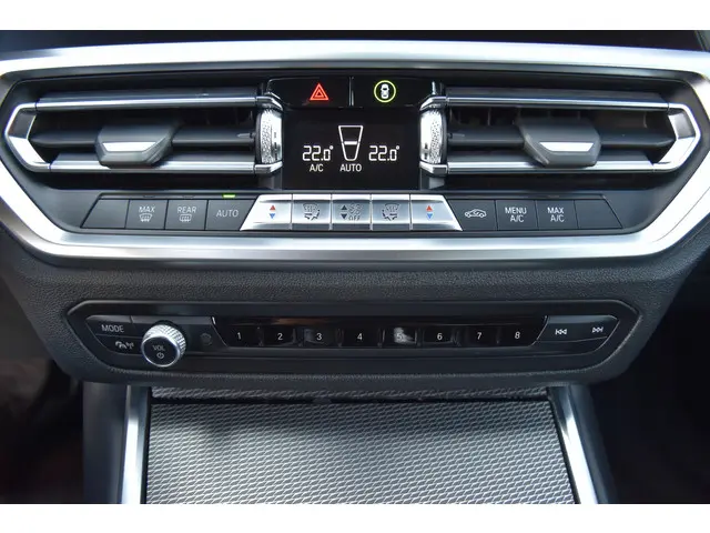 BMW 3 Serie 320i Executive Edition 2019 Benzine 15