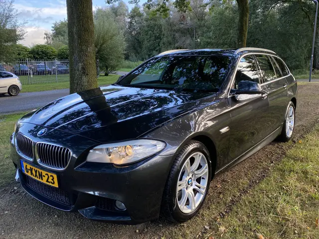 BMW 5 Serie Touring 520i 2013 Benzine 2