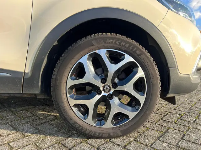 Renault Captur 0.9 TCe Bose 2018 Benzine 16