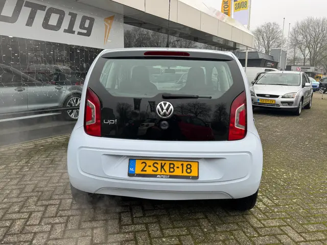Volkswagen up! 1.0 take up! BlueMotion 2012 Benzine 10