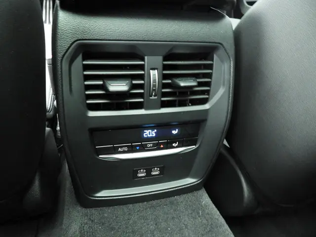 BMW 3 Serie Touring 330e 2025 Hybride Benzine 38