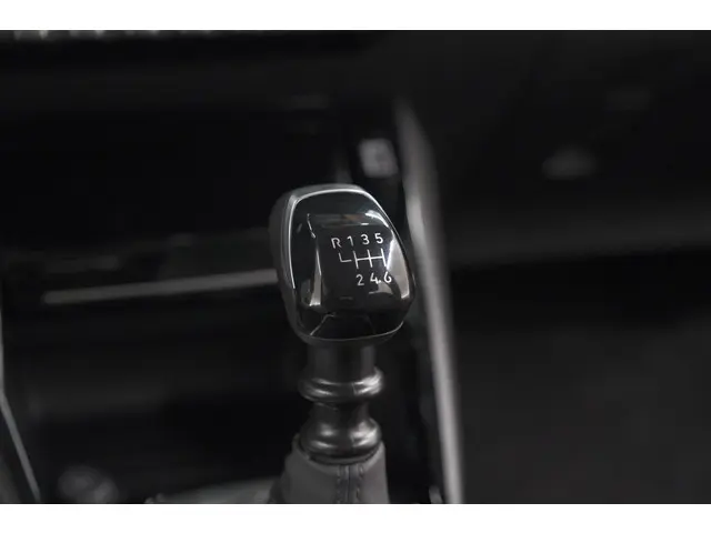 Peugeot 208 PureTech 100 Allure 2025 Benzine 39